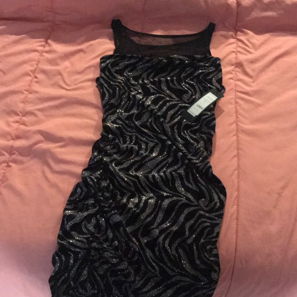 Size M Bebe dress